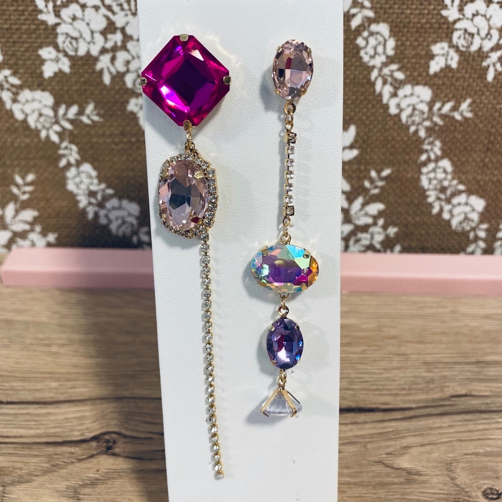 Super pretty mismatch style earrings
